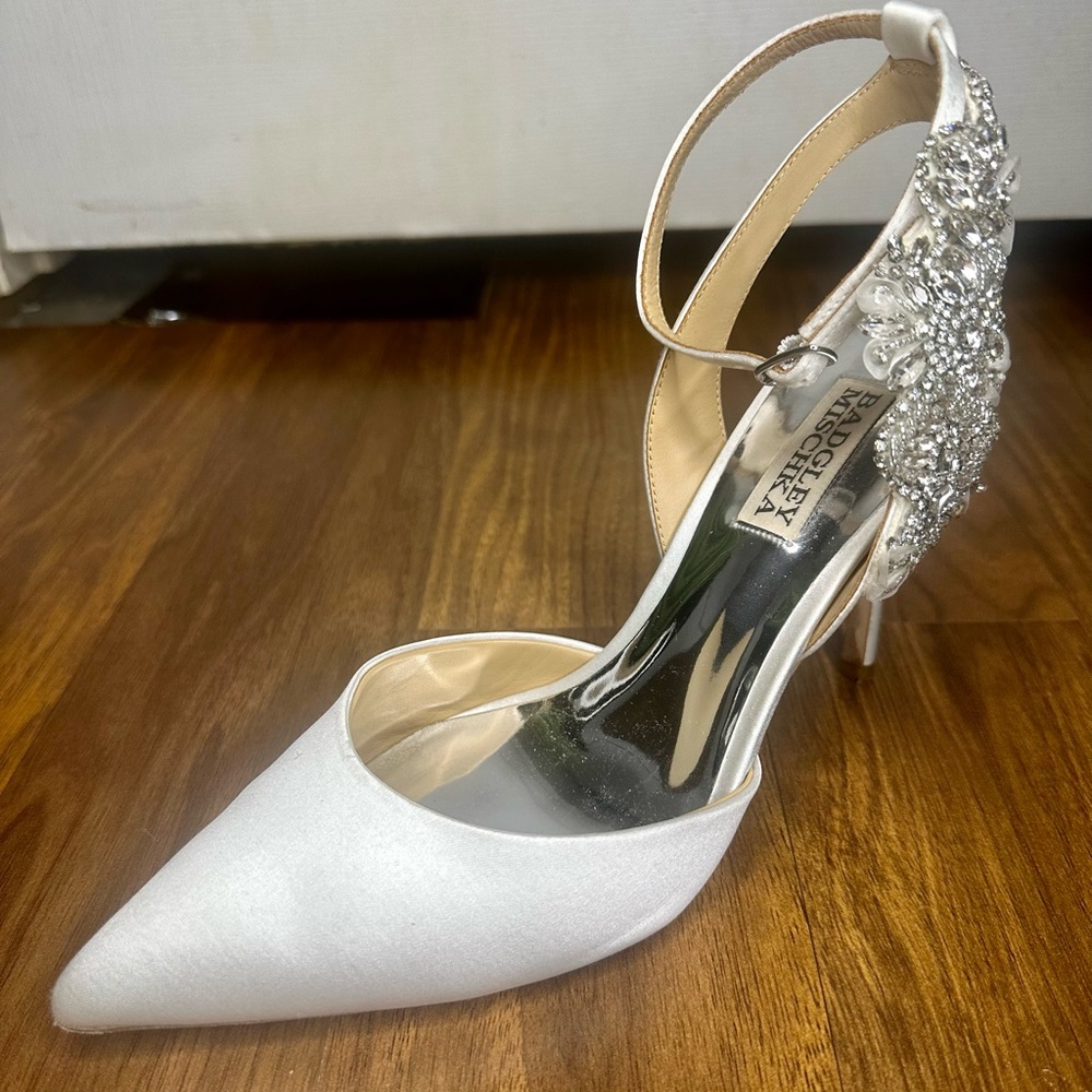Badgley Mischka Collection Blanca Sandal Soft White Size 8